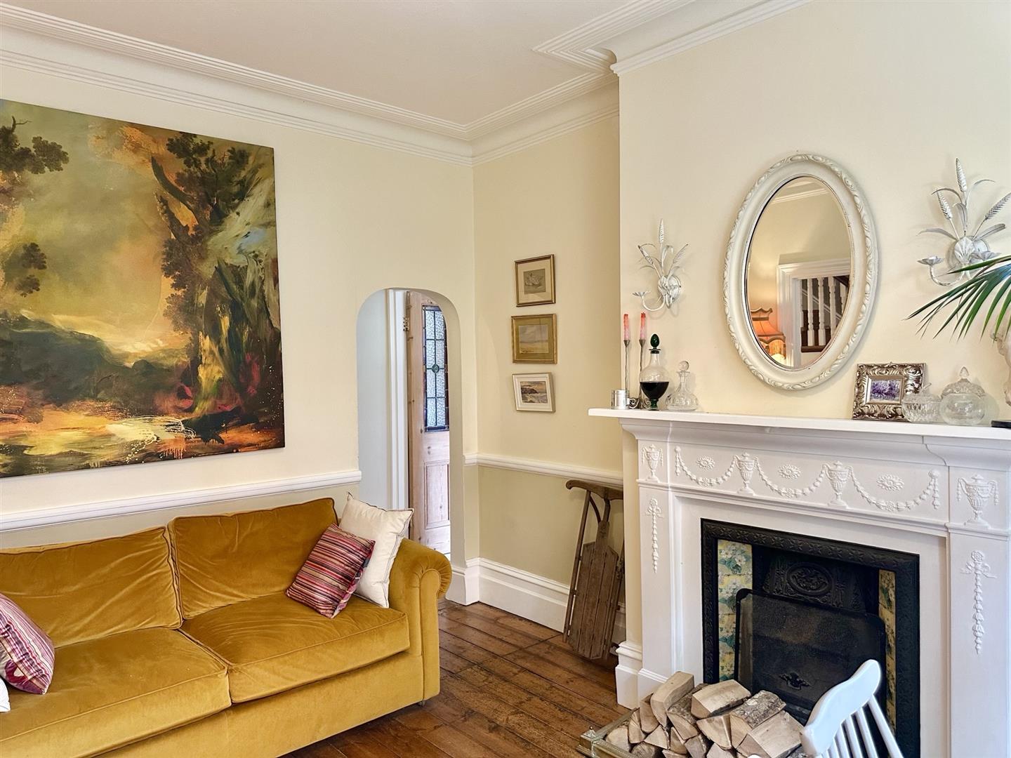 6 bed property in Belle Hill, Bexhill